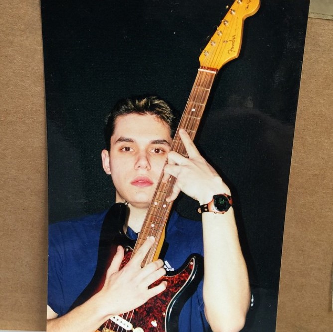 John Mayer holding a 1996 Fender Stevie Ray Vaughan Stratocaster